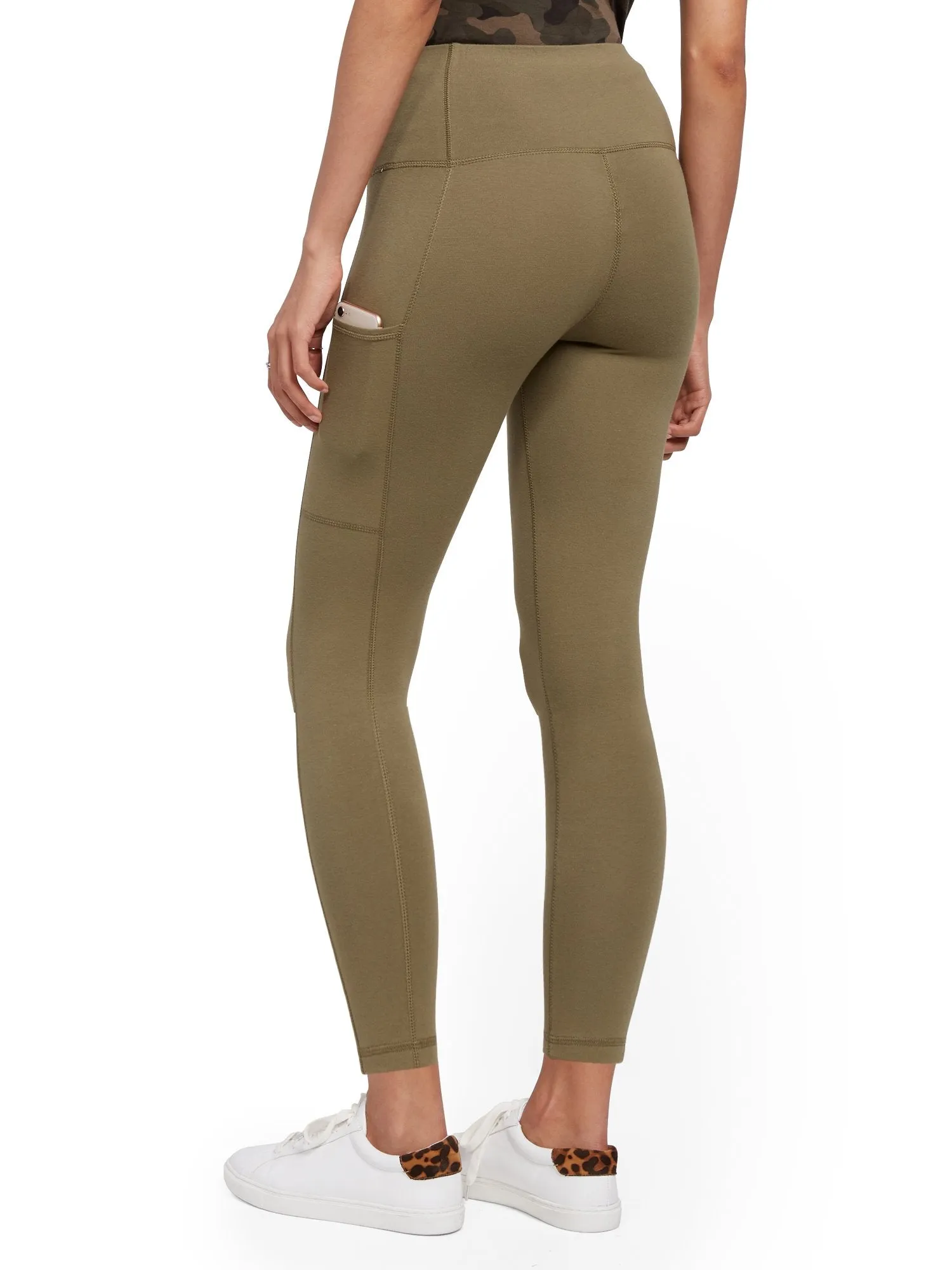 High-Waisted Capri Pocket Legging